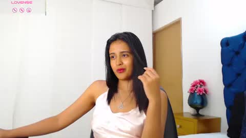 Snapshot of lili666_ chatting on June 16, 3:20 am Lili online show from June 16, 3:20 am
