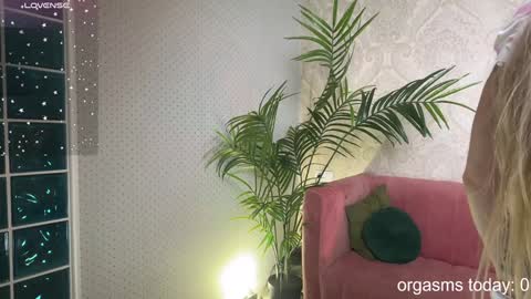 Lili online show from January 7, 2:41 pm