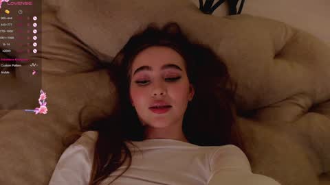 Snapshot of lili__roze_ chatting on January 20, 3:48 am lili__roze_ online show from January 20, 3:48 am