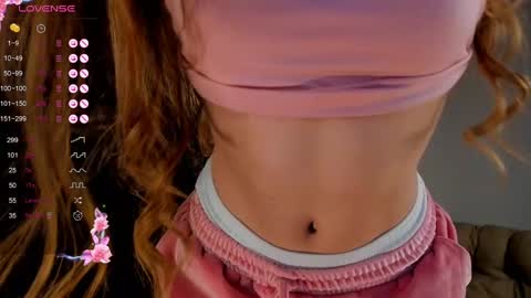 Snapshot of lili__roze_ chatting on March 5, 9:26 pm lili__roze_ online show from March 5, 9:26 pm