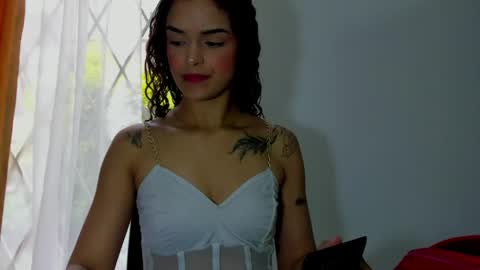 lili_evanss online show from April 13, 5:29 pm