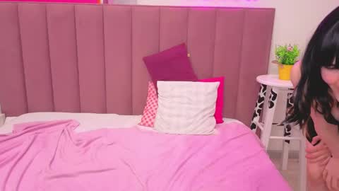 Snapshot of lili_flowerr chatting on June 3, 9:56 am Lilli follow me kiss online show from June 3, 9:56 am
