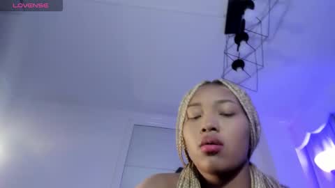 Snapshot of lili_harvey chatting on October 10, 1:15 am Lili online show from October 10, 1:15 am