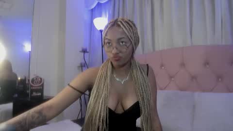 Snapshot of lili_harvey chatting on October 11, 12:21 am Lili online show from October 11, 12:21 am
