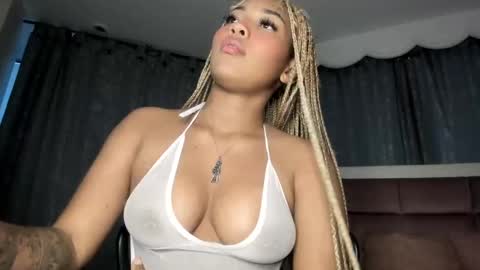 Snapshot of lili_harvey chatting on October 22, 9:58 pm Lili online show from October 22, 9:58 pm