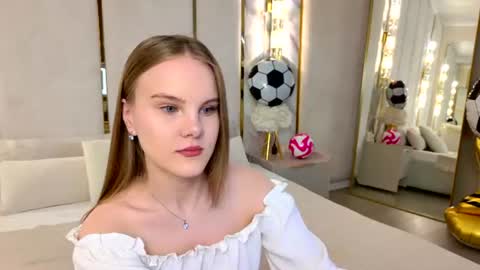 Snapshot of lili_lohan chatting on July 1, 5:09 am lili_lohan online show from July 1, 5:09 am