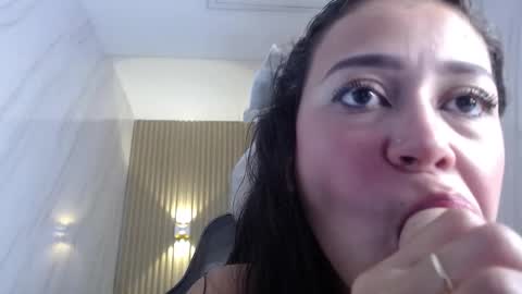 lili_mint_tf online show from March 14, 10:48 pm