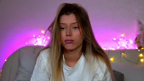 Snapshot of liliabianca chatting on December 16, 10:08 am Mia online show from December 16, 10:08 am