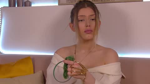 Snapshot of liliabianca chatting on January 27, 9:34 am Mia online show from January 27, 9:34 am