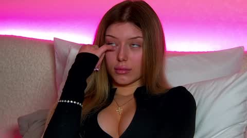 Snapshot of liliabianca chatting on January 28, 9:30 am Mia online show from January 28, 9:30 am