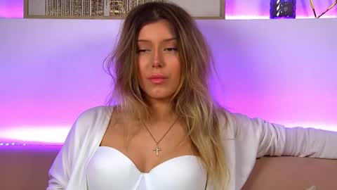 Snapshot of liliabianca chatting on February 10, 12:39 pm Mia online show from February 10, 12:39 pm