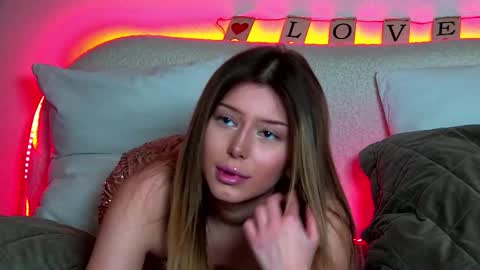 Snapshot of liliabianca chatting on February 14, 9:24 am Mia online show from February 14, 9:24 am