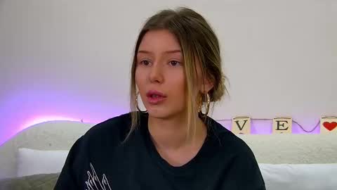 Snapshot of liliabianca chatting on February 17, 10:07 am Mia online show from February 17, 10:07 am