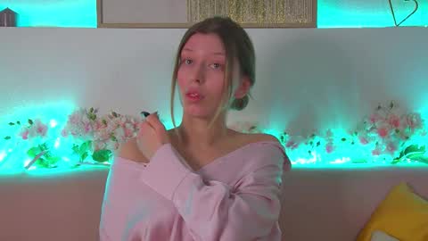 Snapshot of liliabianca chatting on February 18, 6:26 am Mia online show from February 18, 6:26 am