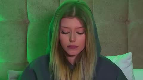 Snapshot of liliabianca chatting on February 21, 4:26 pm Mia online show from February 21, 4:26 pm