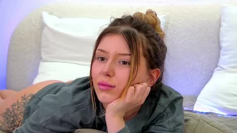 Snapshot of liliabianca chatting on February 22, 1:24 pm Mia online show from February 22, 1:24 pm