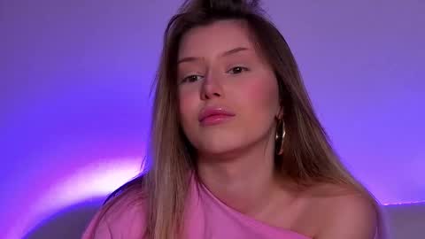 Snapshot of liliabianca chatting on February 24, 12:37 pm Mia online show from February 24, 12:37 pm