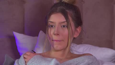 Snapshot of liliabianca chatting on February 25, 9:53 am Mia online show from February 25, 9:53 am