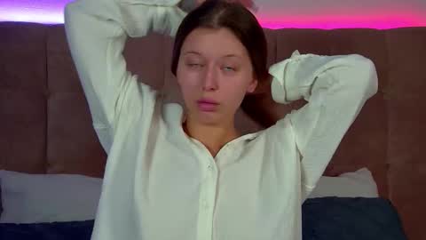 Snapshot of liliabianca chatting on October 6, 6:44 am Mia online show from October 6, 6:44 am