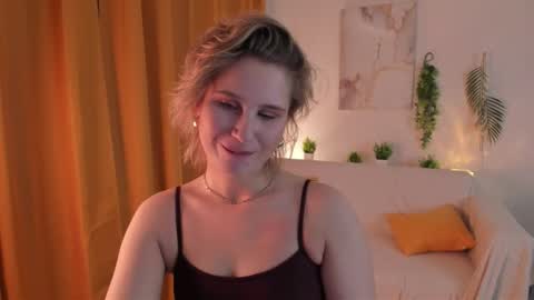 Snapshot of lilian_daniels chatting on November 24, 12:21 am Lilian online show from November 24, 12:21 am