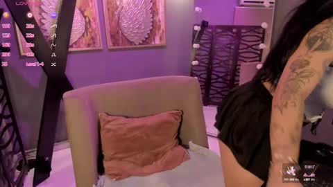 holis soy lily chang no olvides el pulgar arriba es muy importante para mi 3 independent model online show from September 12, 8:31 pm