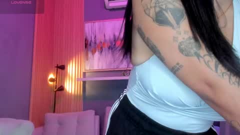 holis soy lily chang no olvides el pulgar arriba es muy importante para mi 3 independent model online show from June 8, 6:30 pm