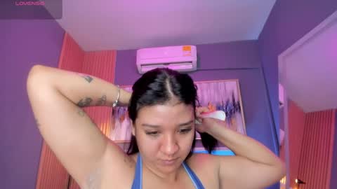 holis soy lily chang no olvides el pulgar arriba es muy importante para mi 3 independent model online show from June 9, 6:41 pm