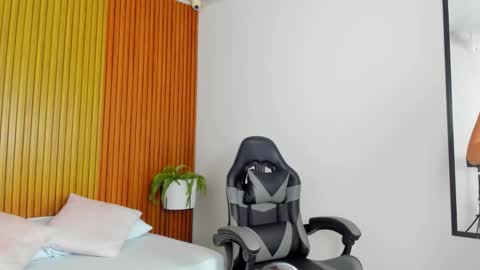 Snapshot of liliand_ chatting on December 2, 2:17 am L I L I online show from December 2, 2:17 am