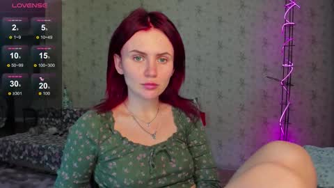 Snapshot of lilie_brown chatting on October 2, 8:32 am Lilie online show from October 2, 8:32 am