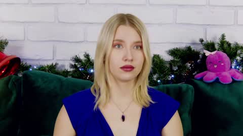 LiliLinn online show from December 18, 7:15 am