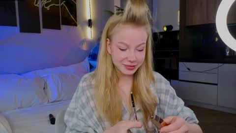 lililok101 online show from April 16, 3:29 am