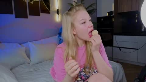 lililok101 online show from April 22, 2:25 am