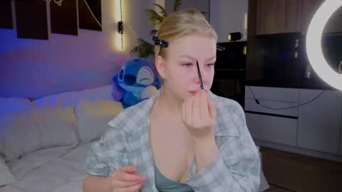 lililok101 online show from April 23, 2:35 am