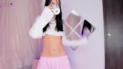 Snapshot of lilily_lv chatting on June 18, 2:21 pm Lilly online show from June 18, 2:21 pm