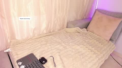 Snapshot of lilily_lv chatting on July 13, 1:25 pm Lilly online show from July 13, 1:25 pm