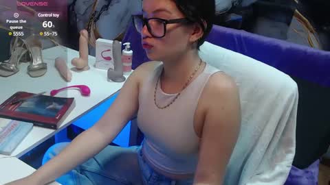 Snapshot of lilimini032 chatting on March 8, 7:20 pm lilimini online show from March 8, 7:20 pm