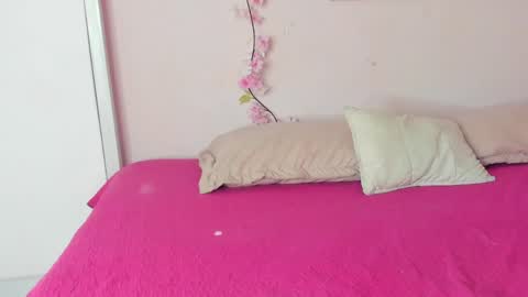 lilirousee online show from April 19, 2:00 am