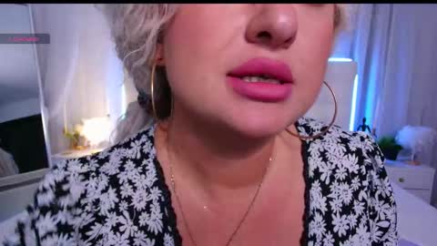 Snapshot of lilit_1love chatting on September 21, 4:41 pm Lilit online show from September 21, 4:41 pm