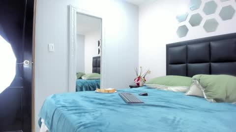 Snapshot of lilith_and_marcusblain chatting on January 18, 3:05 pm Lili Marcus online show from January 18, 3:05 pm