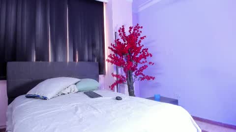 Snapshot of lilith_and_marcusblain chatting on February 26, 10:20 pm Lili Marcus online show from February 26, 10:20 pm