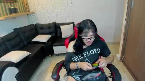 Snapshot of lilith_ayanami chatting on May 1, 11:15 am lilith online show from May 1, 11:15 am