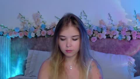 Snapshot of lilith_bonheur chatting on March 18, 8:12 pm Lilith Bonheur online show from March 18, 8:12 pm