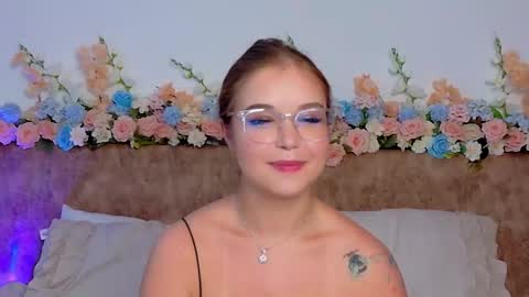 Snapshot of lilith_bonheur chatting on March 22, 2:04 am Lilith Bonheur online show from March 22, 2:04 am