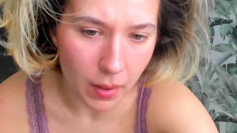 Snapshot of lilith_lutherlow chatting on April 10, 11:15 am lilith online show from April 10, 11:15 am