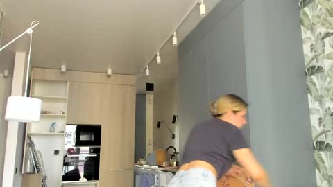 Snapshot of lilith_lutherlow chatting on April 12, 9:58 am lilith online show from April 12, 9:58 am