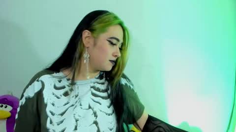 Snapshot of lilith_zenith20 chatting on November 15, 5:49 am Lilith online show from November 15, 5:49 am