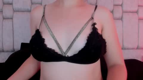 Snapshot of lilithbloom7 chatting on April 11, 7:45 am Welcome to Lilith room online show from April 11, 7:45 am
