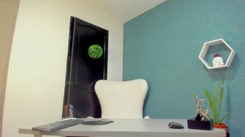 Snapshot of lilithevanss chatting on February 8, 1:00 am swetty lilith online show from February 8, 1:00 am