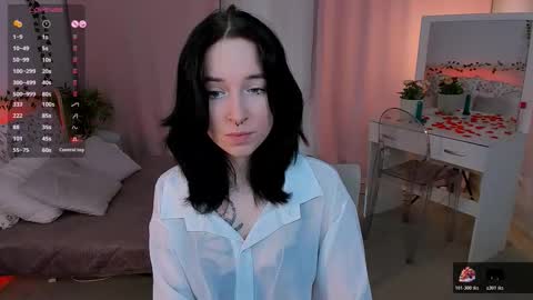 Snapshot of lilithlunna chatting on December 4, 12:47 pm Lilith online show from December 4, 12:47 pm