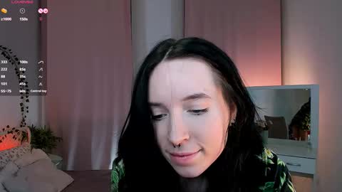 Snapshot of lilithlunna chatting on December 13, 7:53 pm Lilith online show from December 13, 7:53 pm